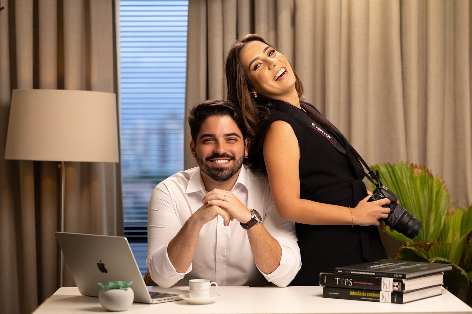 Dr. Samuel Coutinho e Dra. Júlia Trindade, cirurgiões-dentistas da Trindade Coutinho